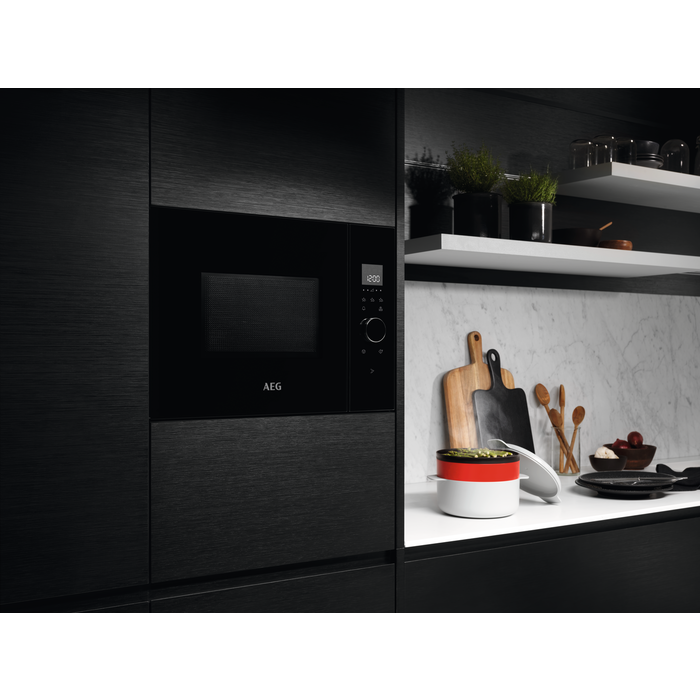 AEG - Forno Micro-ondas - MBE2657SEB