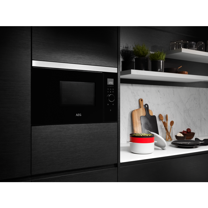AEG - Forno Micro-ondas - MBB1756DEM
