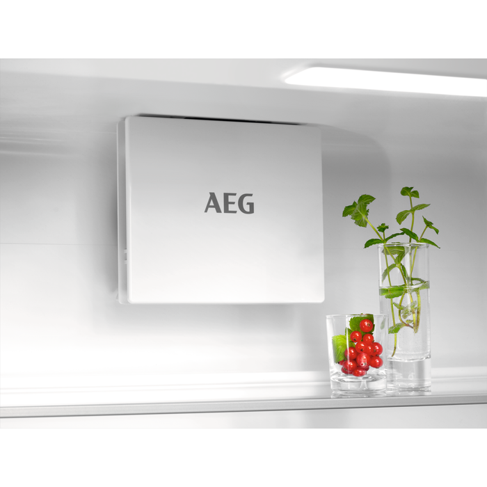AEG - Combinado de integrar - NSC5D181ES