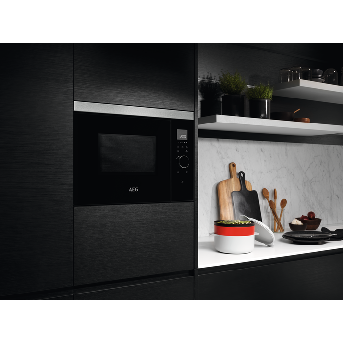 AEG - Forno Micro-ondas - MBE2658DEM