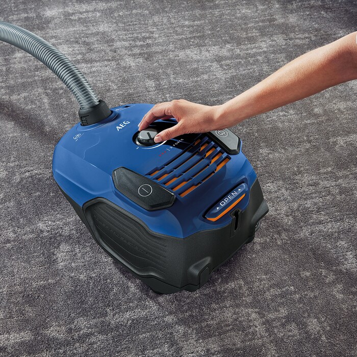 AEG - Aspirador com saco - VX6-2-IS-P