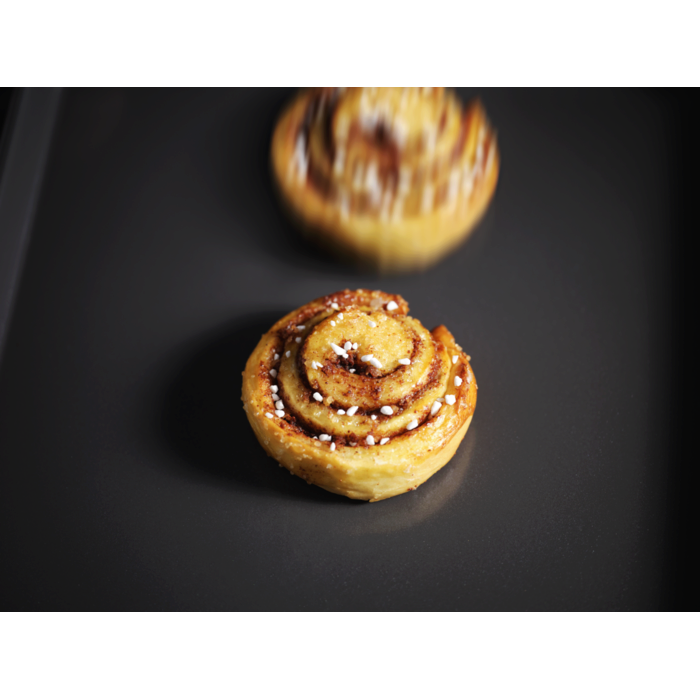 Easy cooking preparation – no baking paper or extra oil needed.