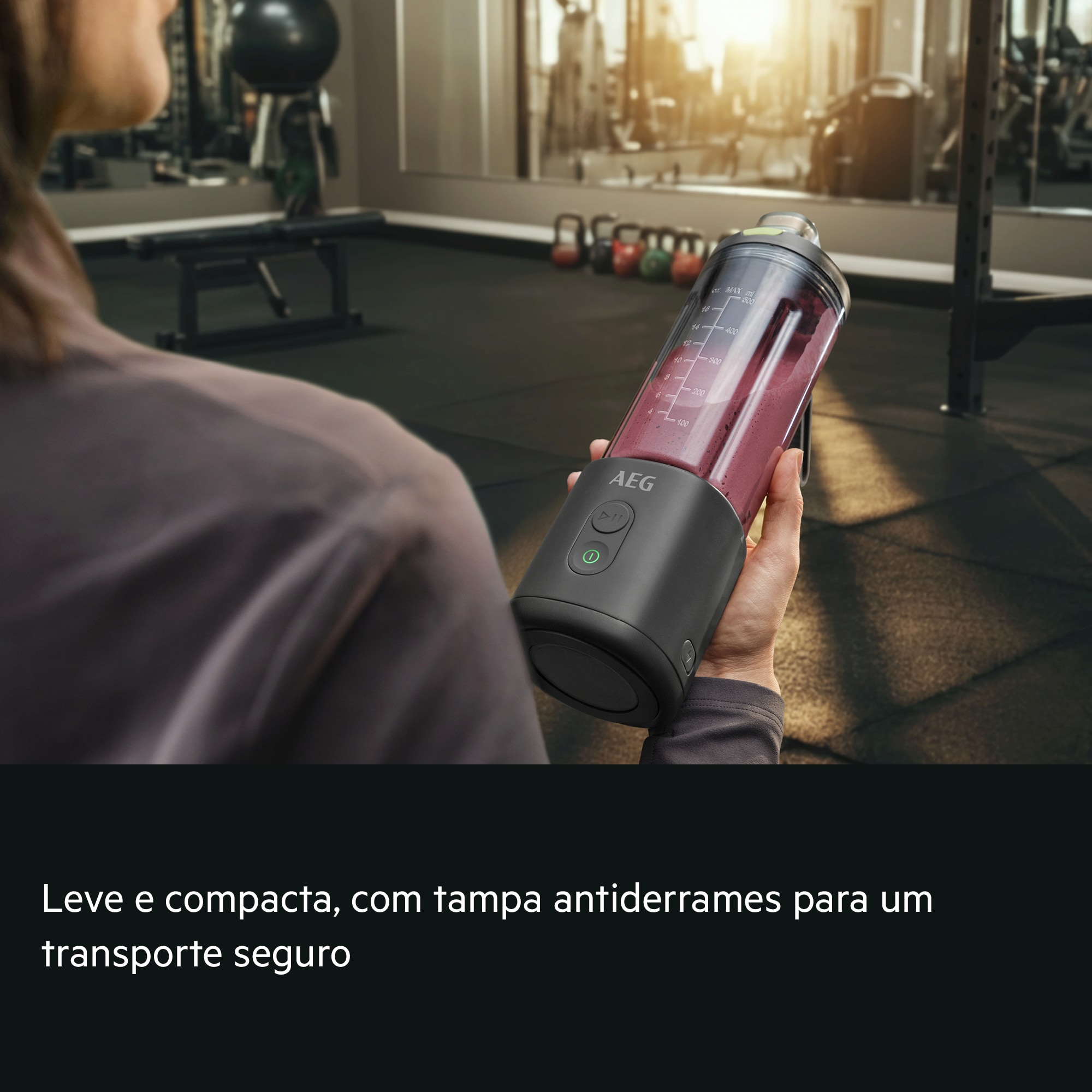 Leve e compacta, com tampa hermética para um transporte seguro.