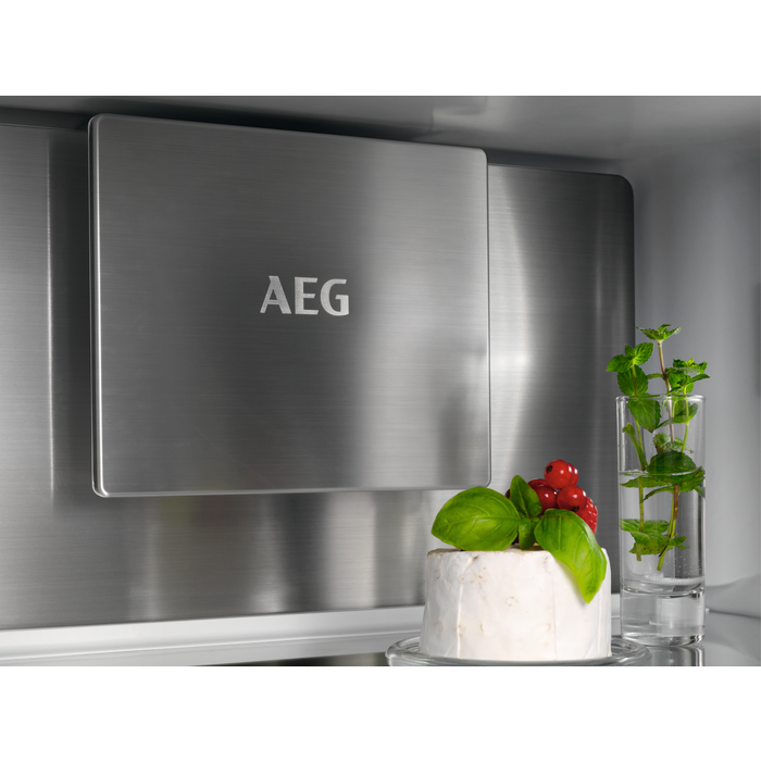 AEG - Combinado de integrar - NSC8M181DC