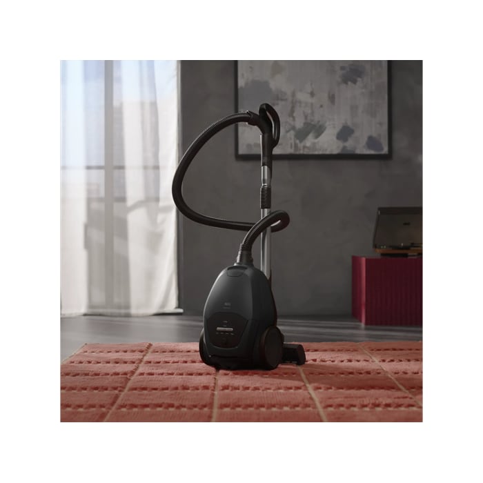 7000 Silent Bagged Cleaner. High performance, silent power.