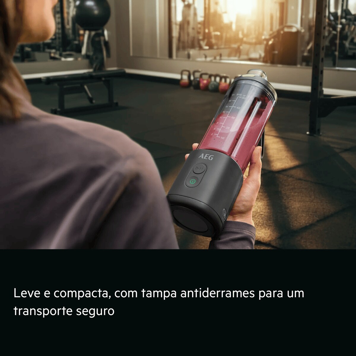 Leve e compacta, com tampa hermética para um transporte seguro.