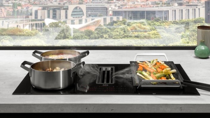 Placa de indução com exaustor integrado