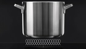 Uma panela de sopa da coleção Mastery