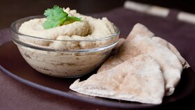 Hummus dip with pita bread