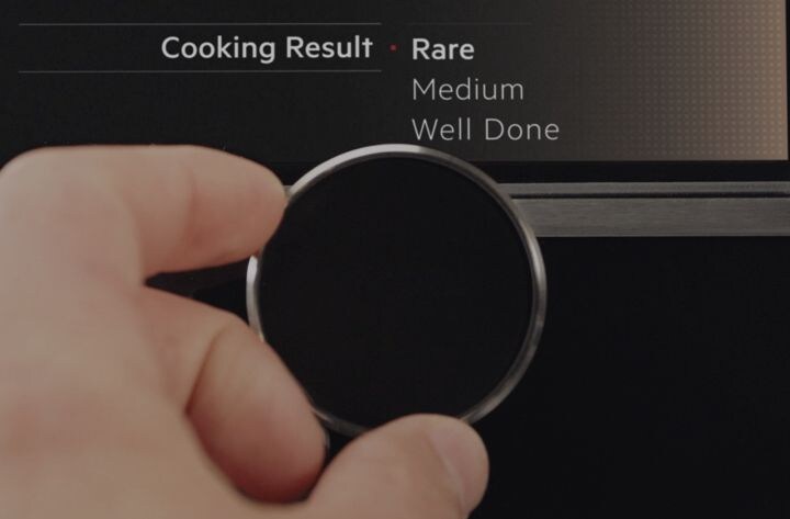 A sonda térmica utilizada numa peça de carne deliciosa. A sonda térmica utilizada numa peça de carne deliciosa.