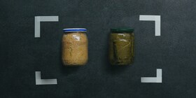 Frascos de pickles e compotas