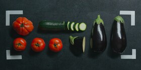 Uma seleção de legumes, incluindo a beringela