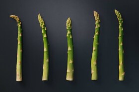 Uma fila de espargos 