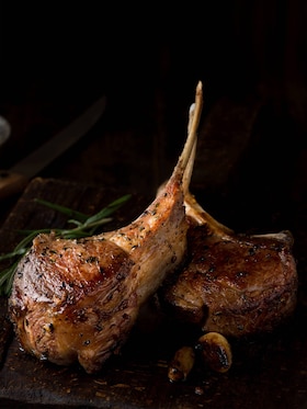 Um delicioso e suculento bife cozinhado na perfeição com vapor