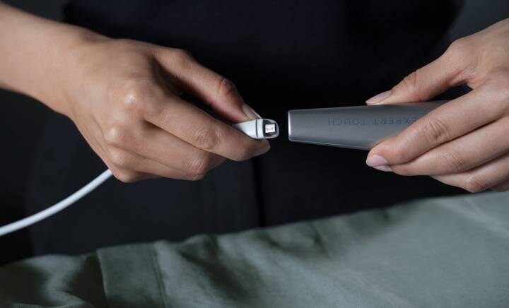 Conectar a caneta tira nódoas ao respetivo cabo