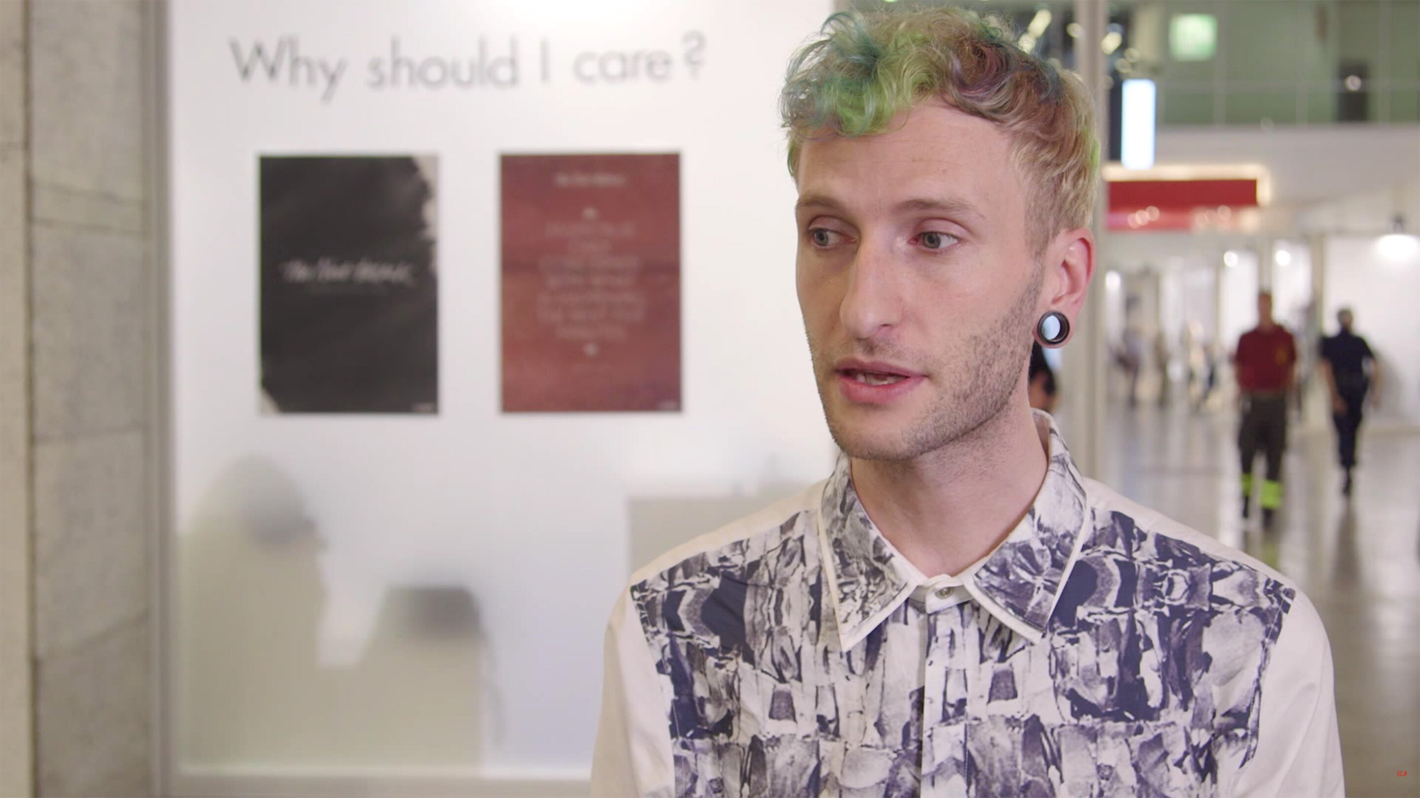 Um designer de moda a falar sobre não recorrer a lavandarias a seco