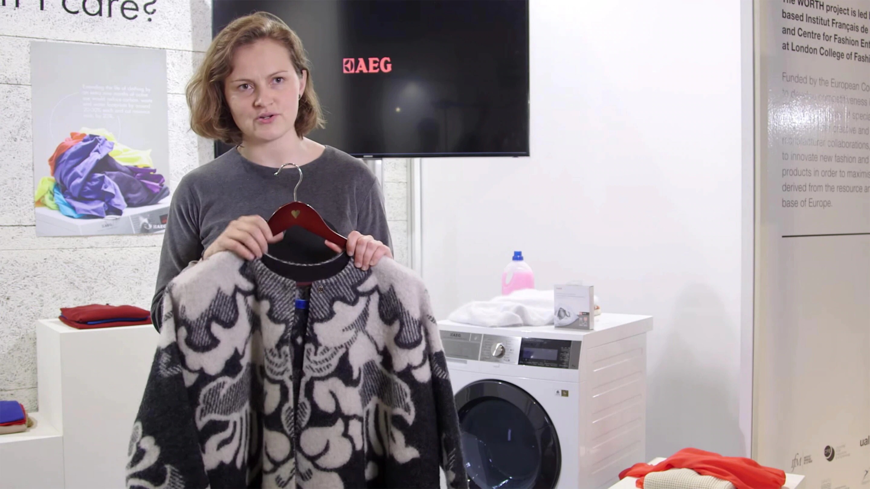 Um designer a falar sobre a lavagem de lã em casa