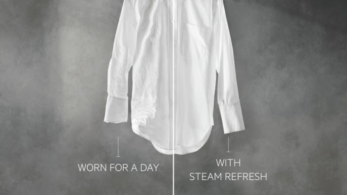 Camisa branca em fundo cinzento.