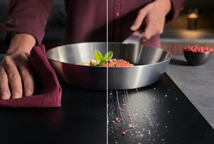 Mãos a cozinhar e a limpar numa placa de indução.