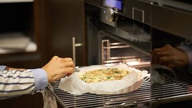 Quiche cozinhada no forno SteamPro AEG